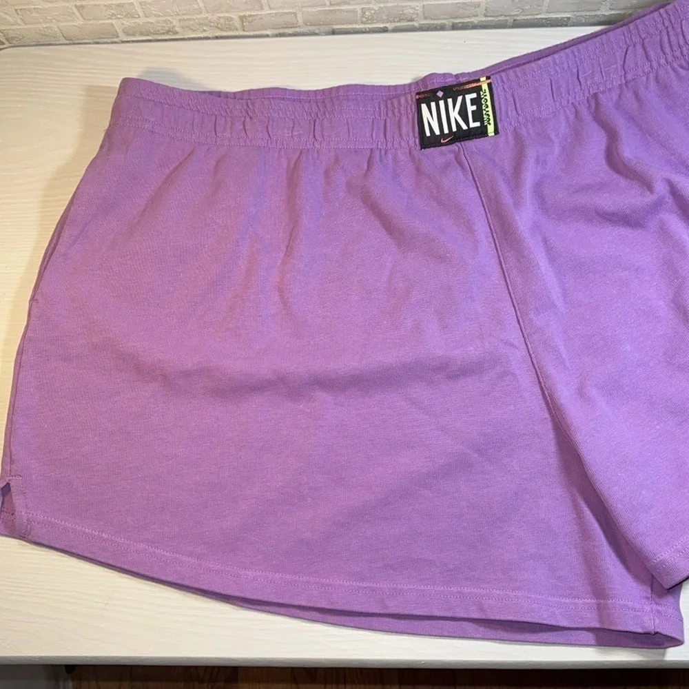 Nike Casual Comfy Athleisure Pull On Retro Vibe 90s Vintage Style Lounge Shorts